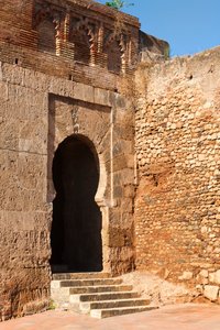 Niebla, Huelva-provinsen, Andalusia, Sør-Spania. Puerta del Buey, eller Oksens port, en av inngangene gjennom murene inn til byen. av Unbekannt Unbekannt